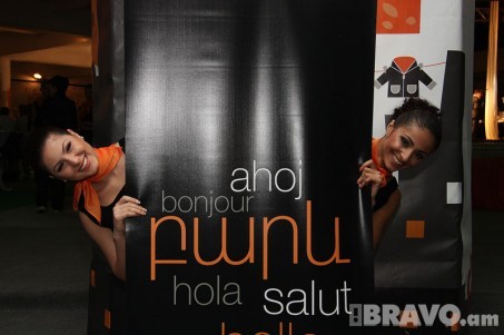 Orange Armenia-ի աշխատակցուհիները