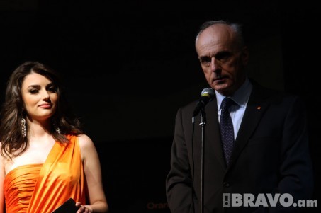 Երեկոյի վարող Գոհար Գասպարյանը եւ Orange Armenia-ի տնօրեն Բրունո Դյութուան