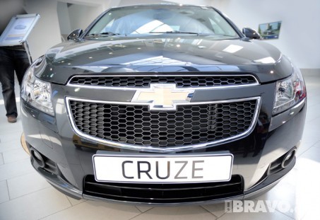 Chevrolet Cruze-ի դիմային մասն առանձնանում է իր սլացիկ դիզայնով