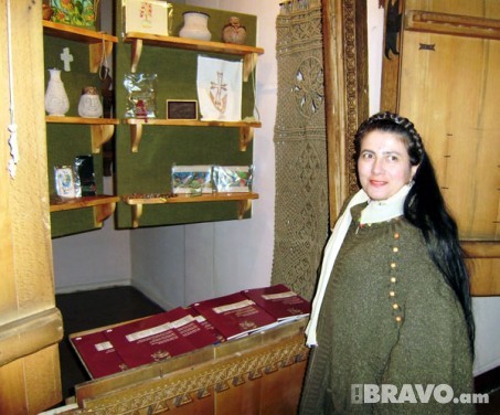 Ասեղնագործ Անահիտ Իսունց