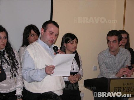 Ժյուրին հնչեցնում է հաղթող թիմի անունը