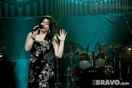 Լեյլա Սարիբեկյանը երգեց. “Տոն է բոլորիս համար, Բաբաջանյան է հնչում”