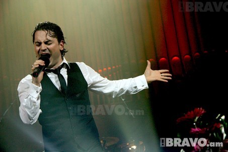 Մհերը կատարեց Առնո Բաբաջանյանի երգացանկից շատ սիրված երգեր