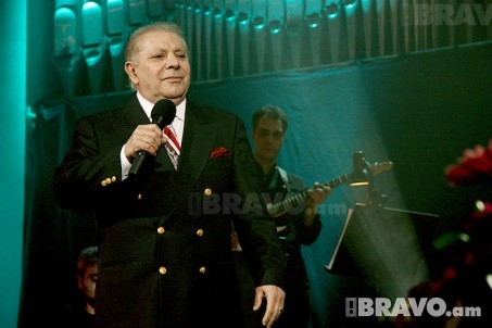 Առնո Բաբաջանյանի երգերի Մհերի մեկնաբանությունները լսելու էր եկել նաեւ Ռուբեն Մաթեւոսյանը