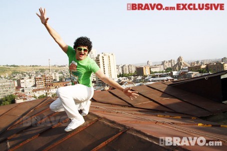 <b>Bravo.am</b>-ի հարցազրույցը Արսեն Գրիգորյանի հետ Երեւանի կենտրոնում գտնվող շենքերից մեկի կտուրին