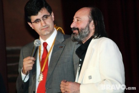 Ռալֆ Յիրիկյանը եւ “Ոսկե Ծիրան”-ի տնօրեն Հարություն Խաչատրյանը