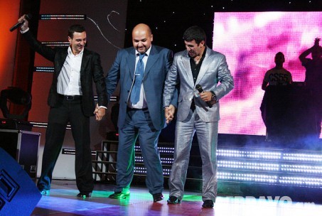 Սուրեն Թադեւոսյանը նշում է իր տարեդարձն ընկերների հետ:)