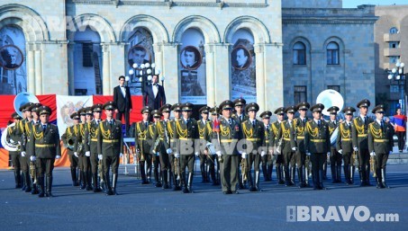 Երեւանում եռագույն քայլերթ կայացավ:)