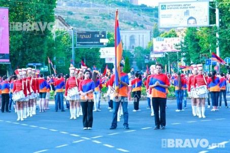 Հայոց եռագույնին, զինանշանին եւ օրհներգին նվիրված քայլերթ