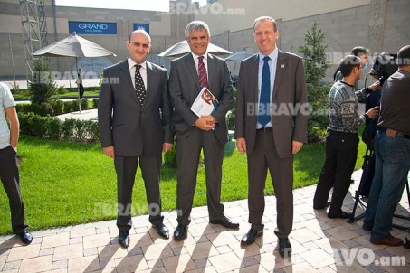 “11 ամիս մինչ 2012 թվականի Լոնդոնի պարալիմպիկ խաղերը’’ խարագրով ցուցահանդեսին