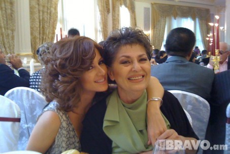 Emmi and Nadejda Sargsyan