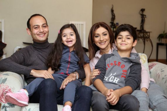 Նունե Եսայանի եւ Ավո Խալաթյանի ընտանեկան ջերմ լուսանկարները 
