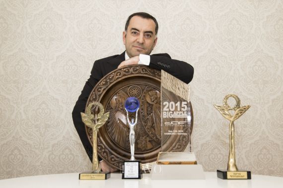 Նոր մրցանակ եւ համերգներ. պրոդյուսեր Արմին Մովսիսյանը շարունակում է հաջողություններ գրանցել իր թիմի հետ