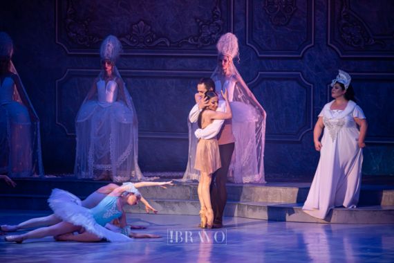 «Բյուրեղապակյա դղյակ» բալետի երեւանյան տարբերակում սերը հաղթում է. պրեմիերայի լուսանկարները