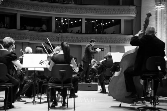 Ֆիլհարմոնիկ նվագախմբի համերգը Բարրի Դուգլասի հետ եւ Թոփչյանի տարեդարձի նվերը
