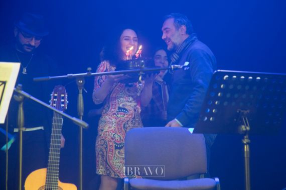 Ոչ թե սեղանի շուրջ, այլ բեմում․ Վախթանգ Հարությունյանի 50-ամյակի համերգն ու անկեղծ խոստովանությունները