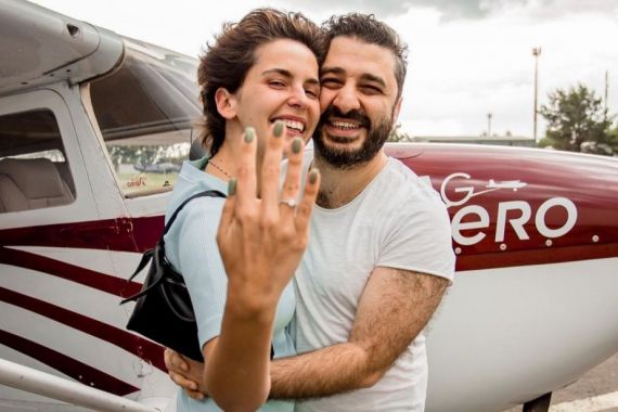 «Արդեն հայի հարս եմ». Սարիկ Անդրեասյանը սիրելիին ամուսնության առաջարկություն է արել ինքնաթիռում