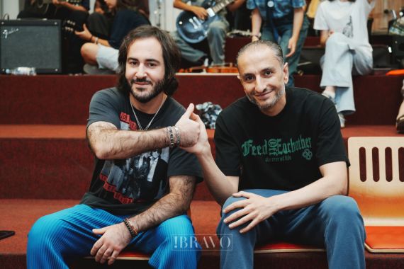 «Գրեմմի»-ում հաղթանակը, «Թումո»-ի դասերը, Բրյունետի հետ նոր երգը․ Արմեն Զաբունյանն ու Արամ Ծերունյանը՝ Երեւանում