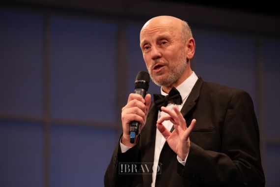 Արմեն Բարսեղյանը 60-ամյակը տոնել է ընկերների հետ ու Դրամատիկական թատրոնի բեմում 