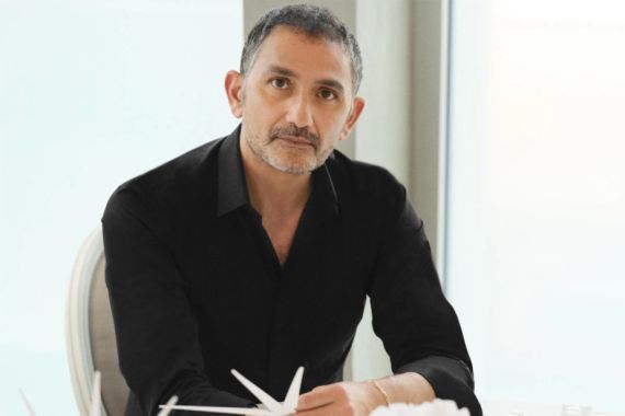 «Օծանելիք՝ անտեսանելիի քանդակ». Փարիզում կայացավ Ֆրանսիս Քուրքջյանի գործունեության 30-ամյակին նվիրված ցուցահանդես 