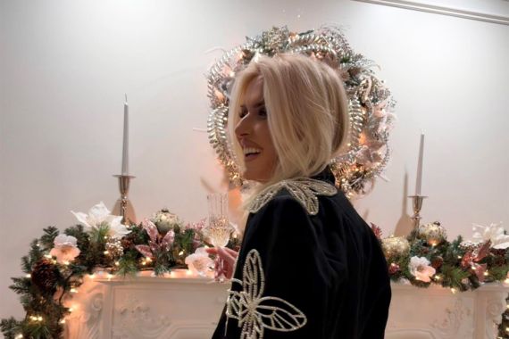 Արմինկան հագուստի ապրանքանիշ է հիմնել