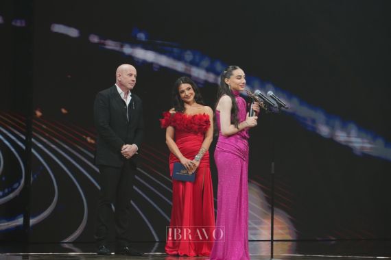 Բրյունետն ու Իվետա Մուկուչյանը հրաժարվել են. &laquo;Խազեր&raquo;-ի &laquo;Լավագույն երգչուհի&raquo; անվանակարգն իրարանցում է առաջացրել