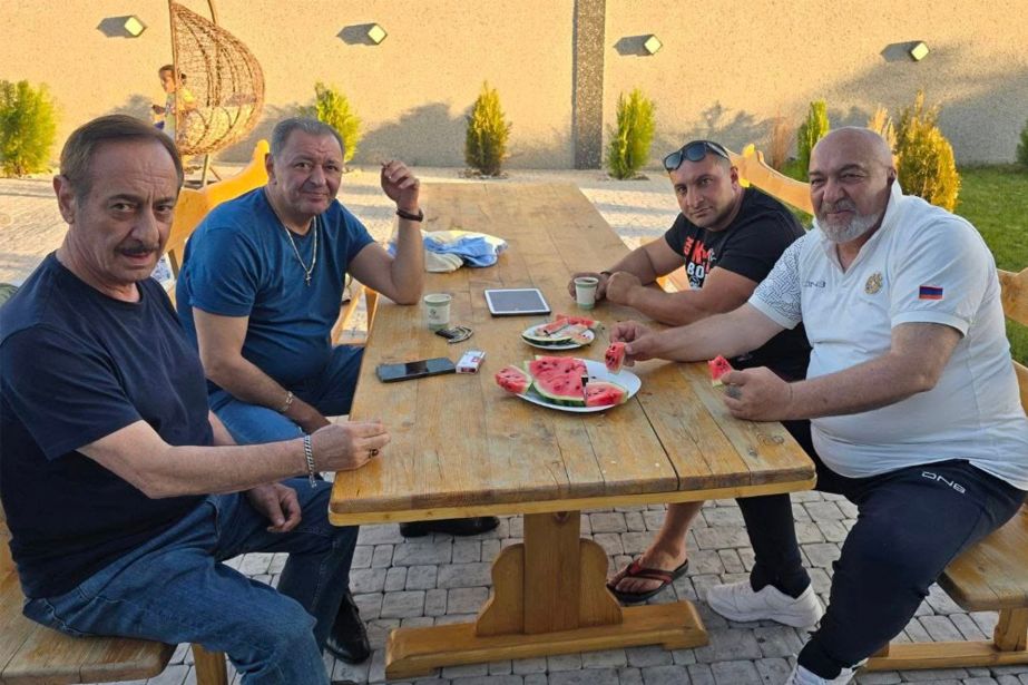 &laquo;Միշտ ուժեղ կերպարներ էր խաղում, բայց ներսից խայտառակ նուրբ էր&raquo;. Արտաշես Ալեքսանյանի ընկերների հրաժեշտի խոսքերը
