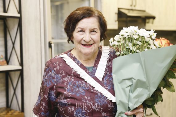 &laquo;Իմ տունն ես, ուժն ու ամենաապահով տեղը&raquo;. Արեւ Սանթրոսյանը նշում է 74-ամյակը